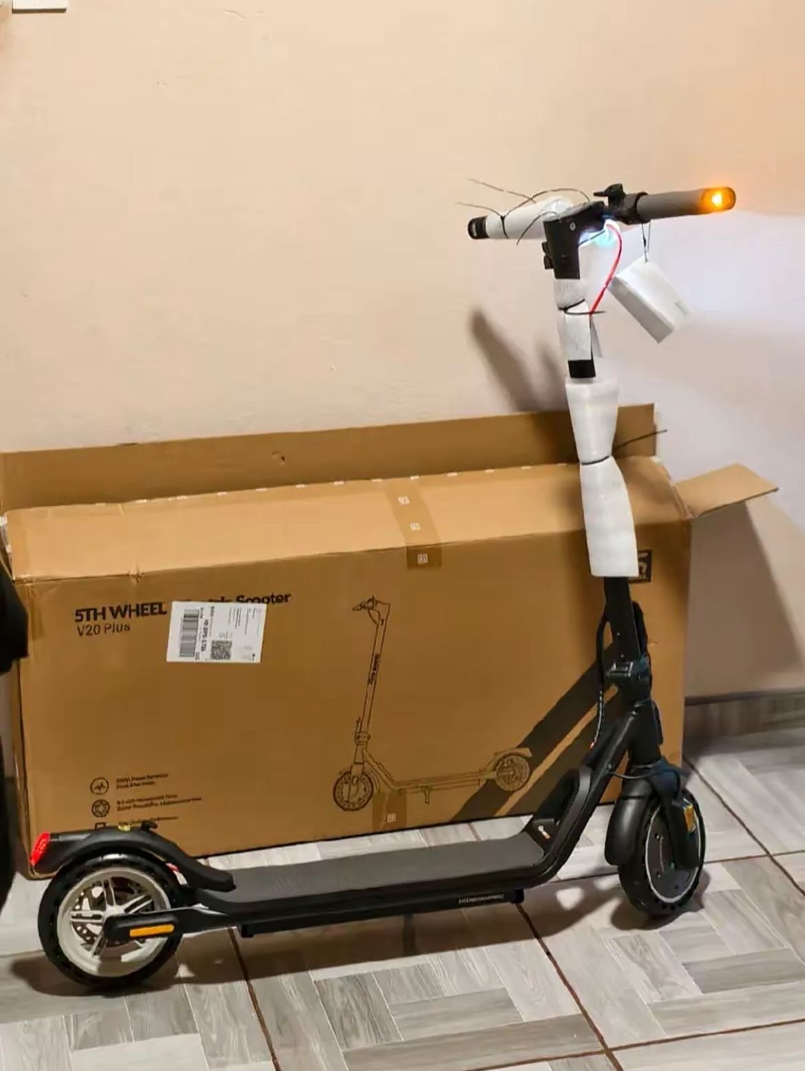 5TH WHEEL V20 Plus Electric Scooter - Image 5
