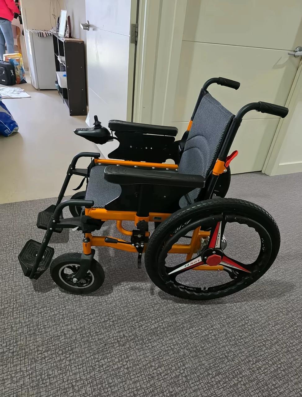 Lightweight electric wheelchair - Image 6